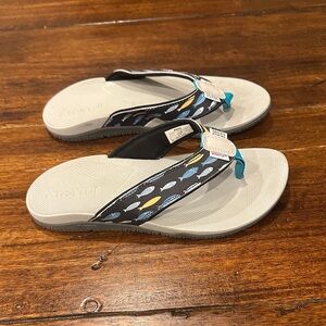 Women's Leaf Pattern Sandals in Black and Blue
